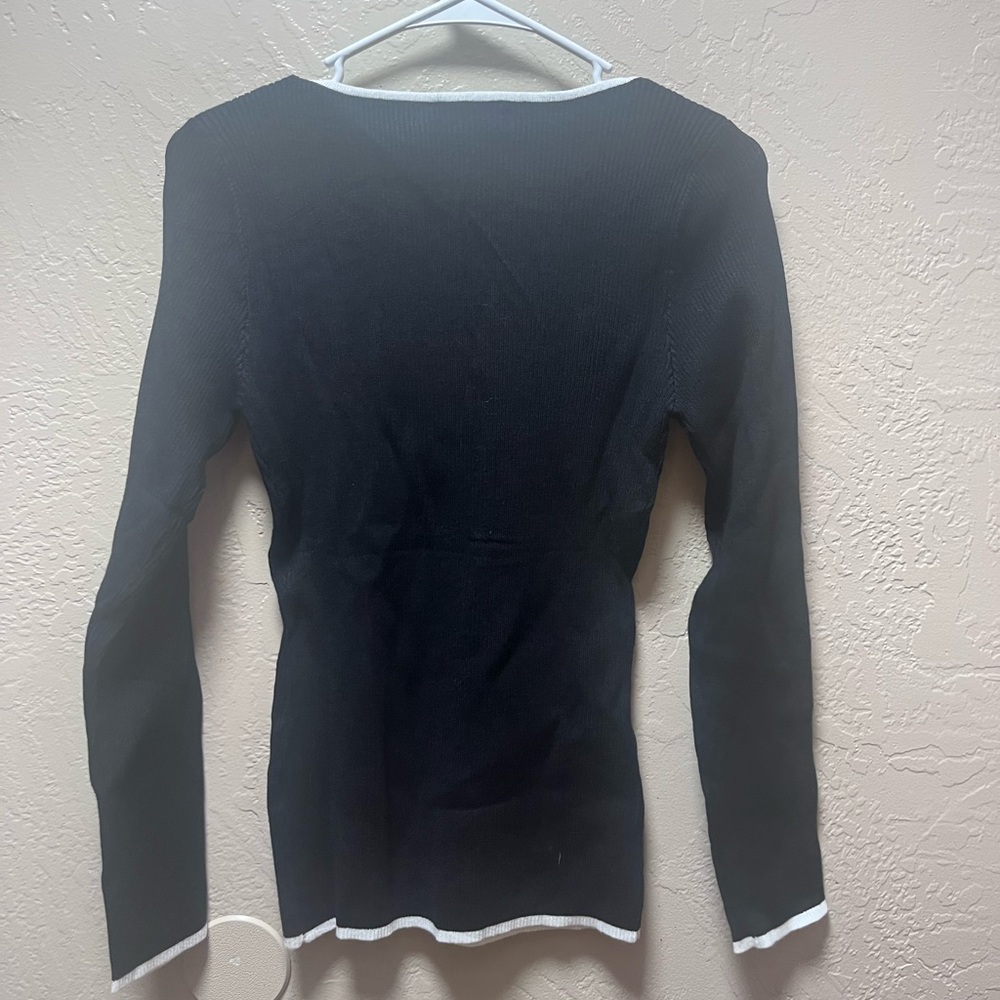 Zesica - Black and White Fitted Long Sleeve Sweater - Picture 3 of 4